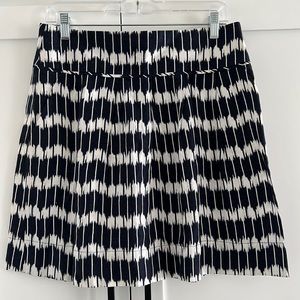 Loft Skirt  Drop Waist Pleat Skirt. Navy/White Ikat Print. Size 6